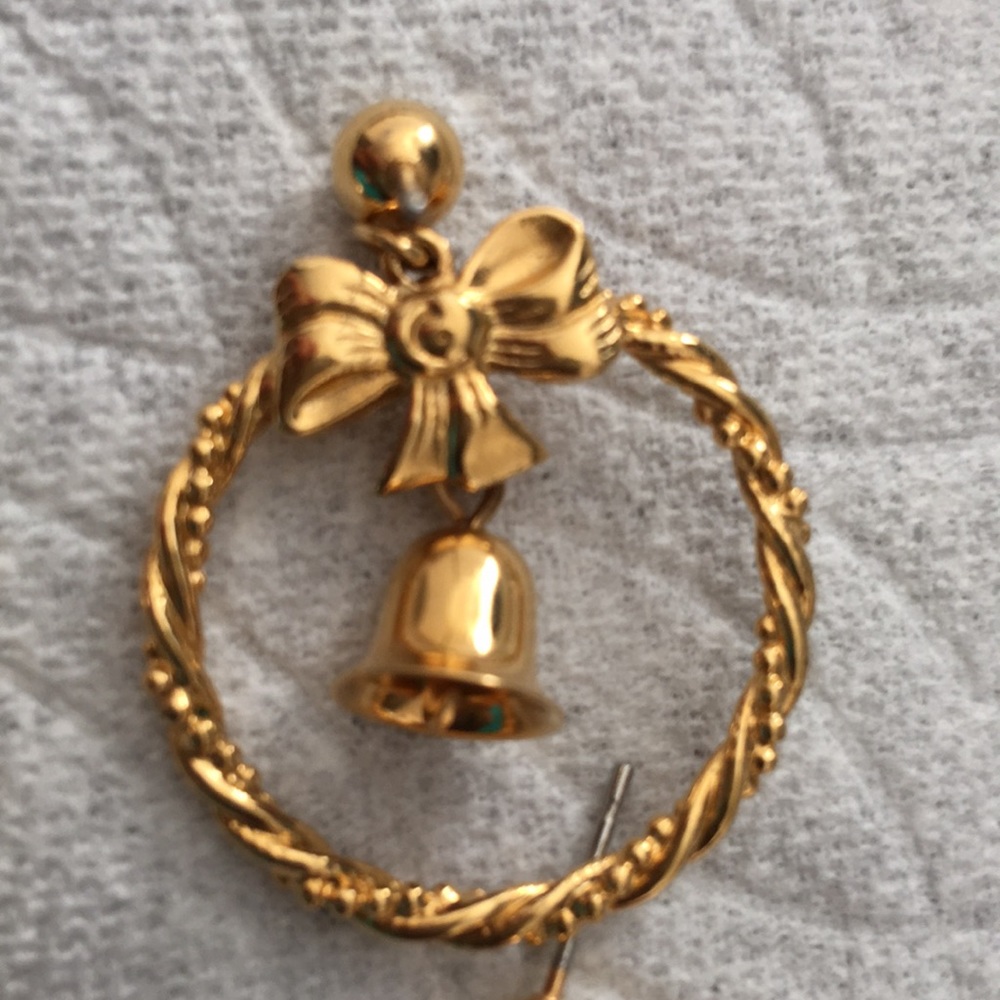 VINTAGE bell bow wreath gold tone earrings pierced